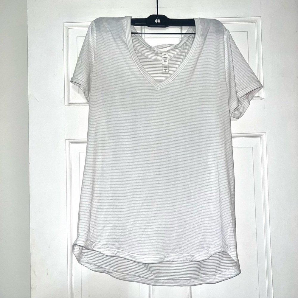 Lululemon Athletica Grey & White Striped V-Neck Tee – Size 10
